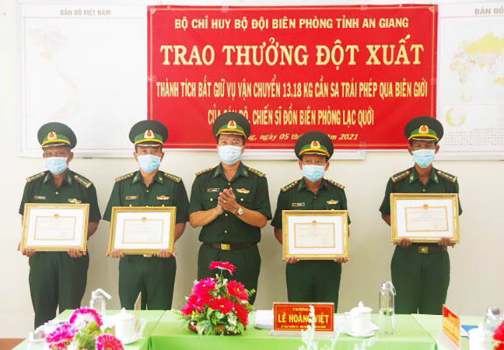 Bộ Tư lệnh Bộ đội Biên phòng trao thưởng đột xuất lực lượng tham gia đấu tranh chuyên án AG421