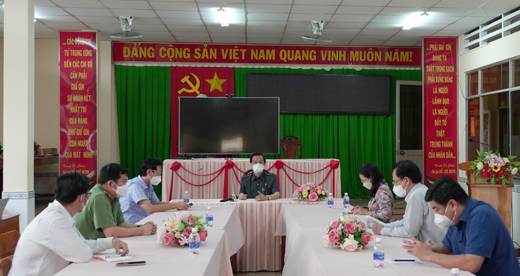 Bí thư Tỉnh ủy An Giang Lê Hồng Quang thăm, kiểm tra chốt kiểm soát dịch COVID-19 cửa ngõ TP. Long Xuyên