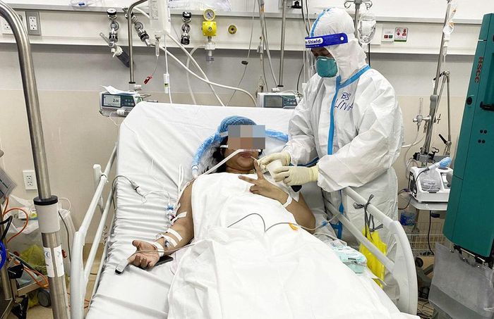 Bác sĩ F0 sinh con khỏe mạnh nhờ cuộc gọi lúc 3h sáng