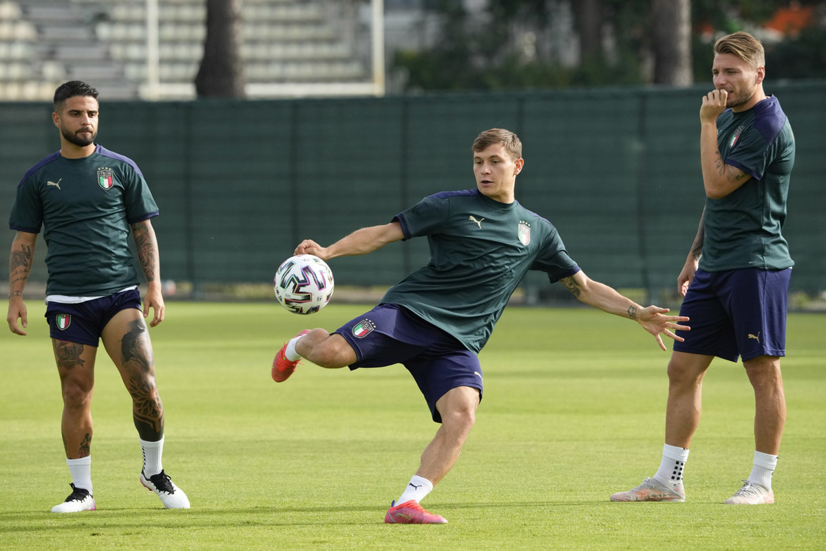 MU nỗ lực ký Camavinga, Liverpool mua Barella