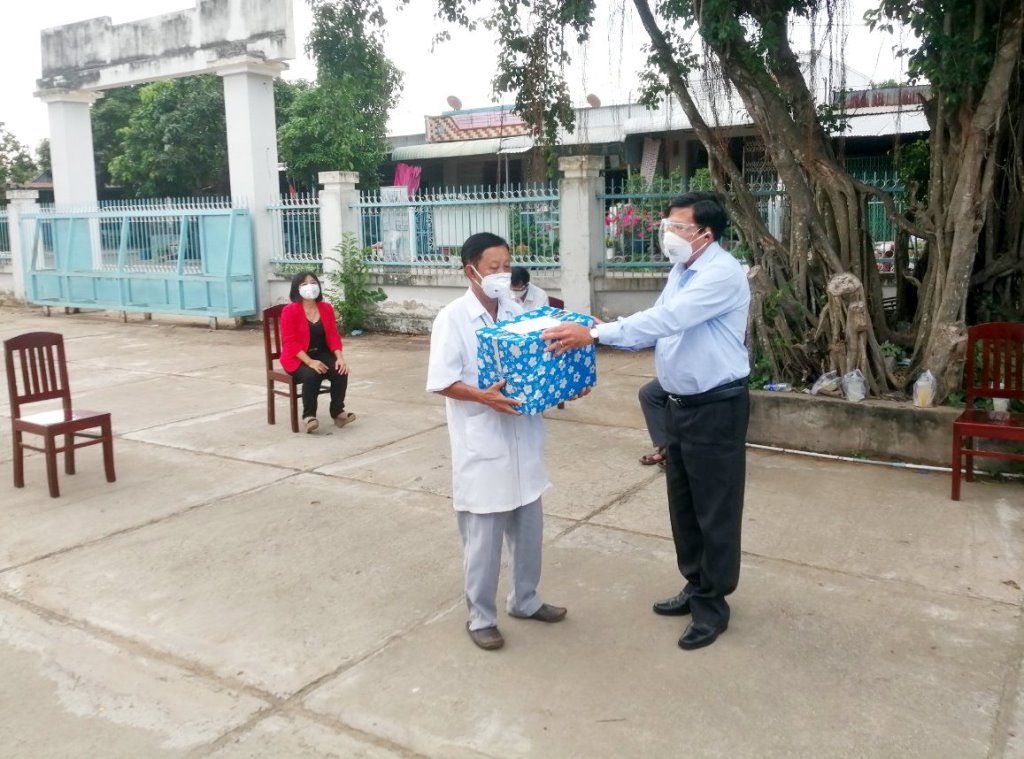 Ban Thường vụ Huyện ủy An Phú thành lập Ban Chỉ đạo Công tác an sinh xã hội - công tác tư tưởng nhằm thực hiện hiệu quả phòng, chống dịch COVID-19