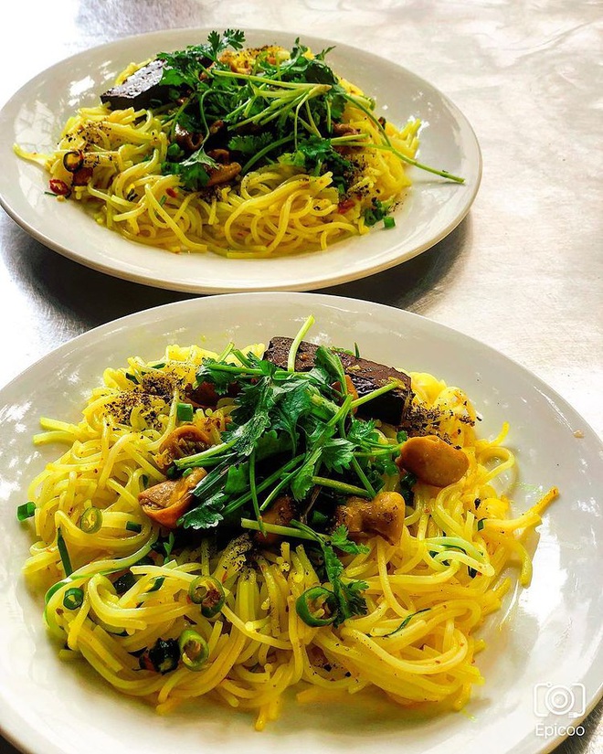 Bún xào lòng nghệ - món đặc sản thơm ngon và "trị ho" nổi tiếng xứ Huế