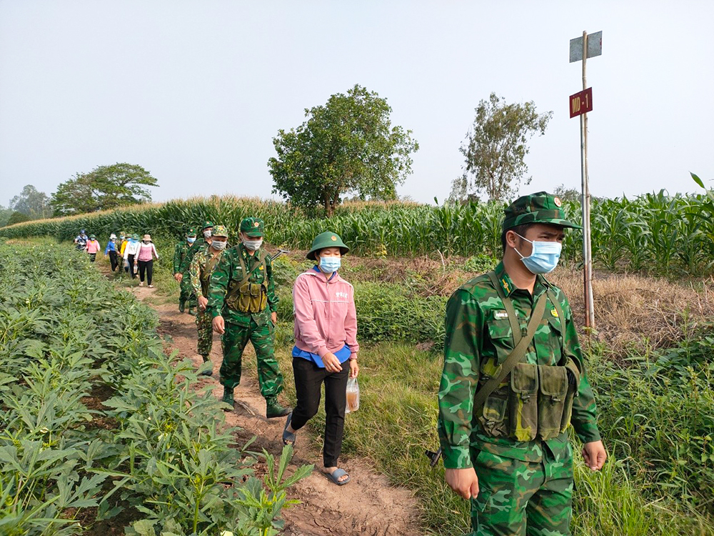 “Lá chắn thép” giữ gìn biên giới Tây Nam - Kỳ 1: Thực hiện “nhiệm vụ kép”