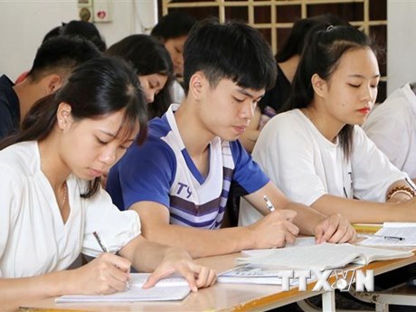 Miễn học phí, hỗ trợ học sinh vượt qua khó khăn vì đại dịch COVID-19