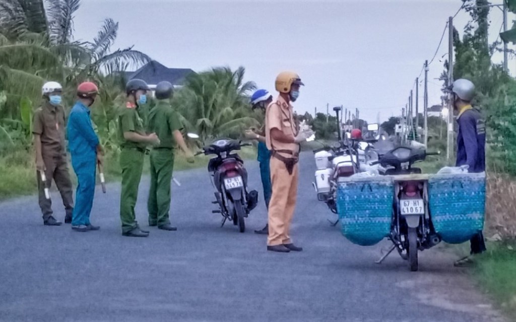 TX. Tân Châu: Lực lượng dân quân tự vệ chung sức chống dịch