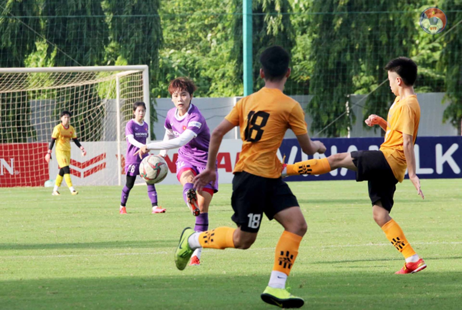 Đội tuyển nữ đấu tập với U15 nam futsal: Tiếp tục khắc phục yếu điểm
