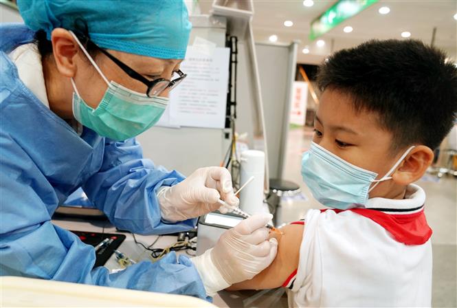 COVID-19 tới 6 giờ 6-9: Thế giới trên 221 triệu ca bệnh; Ca mắc mới/ngày tại Nga cao nhất
