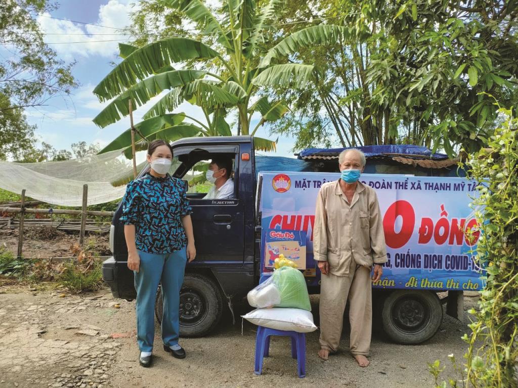 Tình người trong mùa dịch