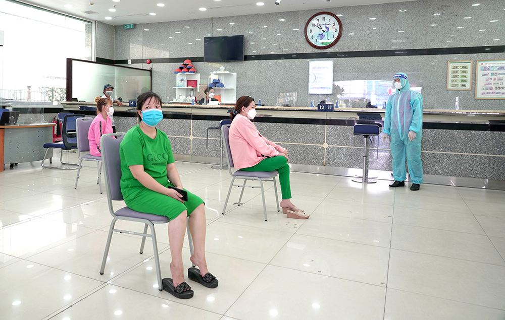 Lãnh đạo tỉnh khảo sát việc thực hiện giãn cách xã hội phòng, chống dịch bệnh COVID-19 trên địa bàn TP. Long Xuyên