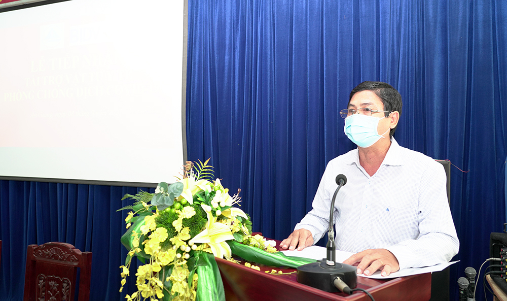 BIDV chi nhánh An Giang tặng 1.500 bộ đồ bảo hộ và 1.500 khẩu trang N95 cho ngành y tế An Giang phòng, chống COVID-19