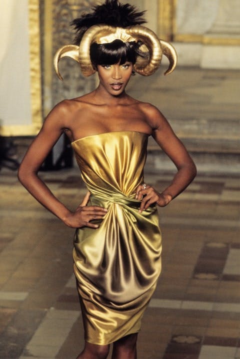 Siêu mẫu Naomi Campbell tiết lộ đánh đổi tình yêu cho sự nghiệp
