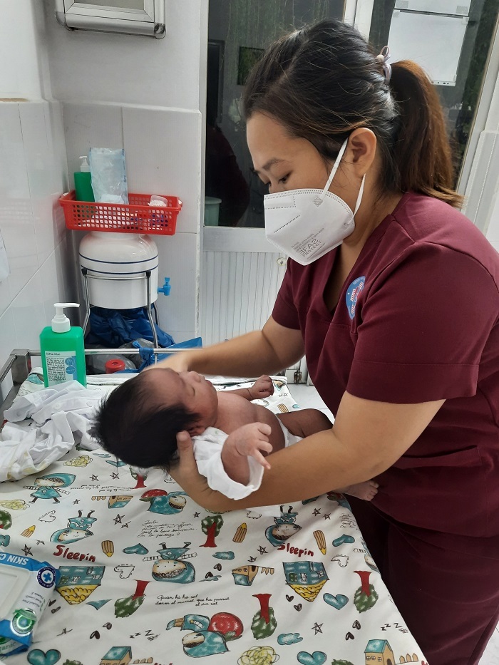 Chuyện xúc động nơi những bé sơ sinh phải xa mẹ vì COVID-19