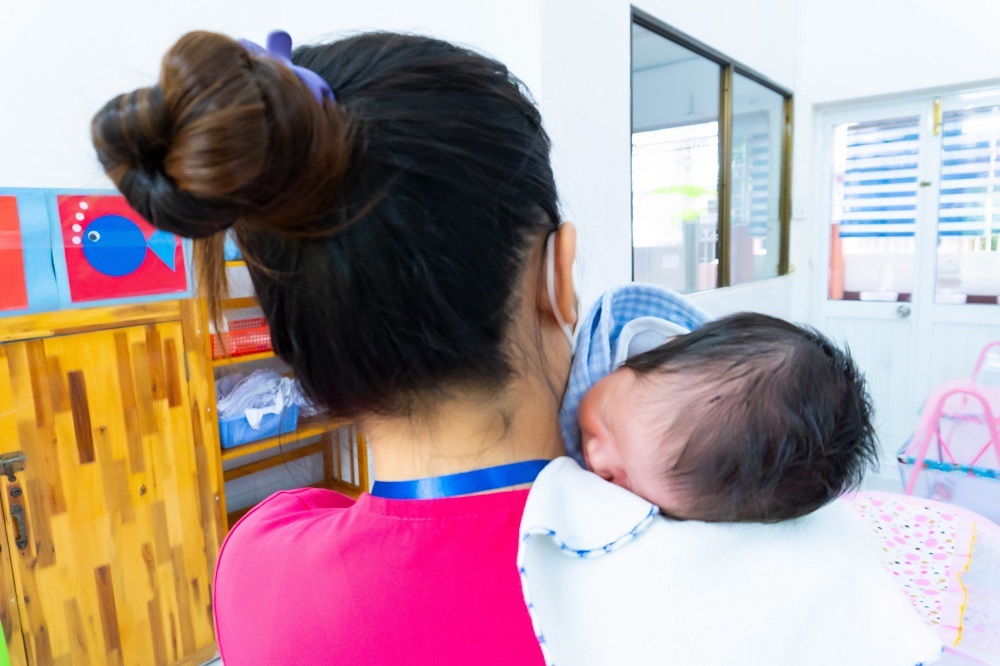 Chuyện xúc động nơi những bé sơ sinh phải xa mẹ vì COVID-19