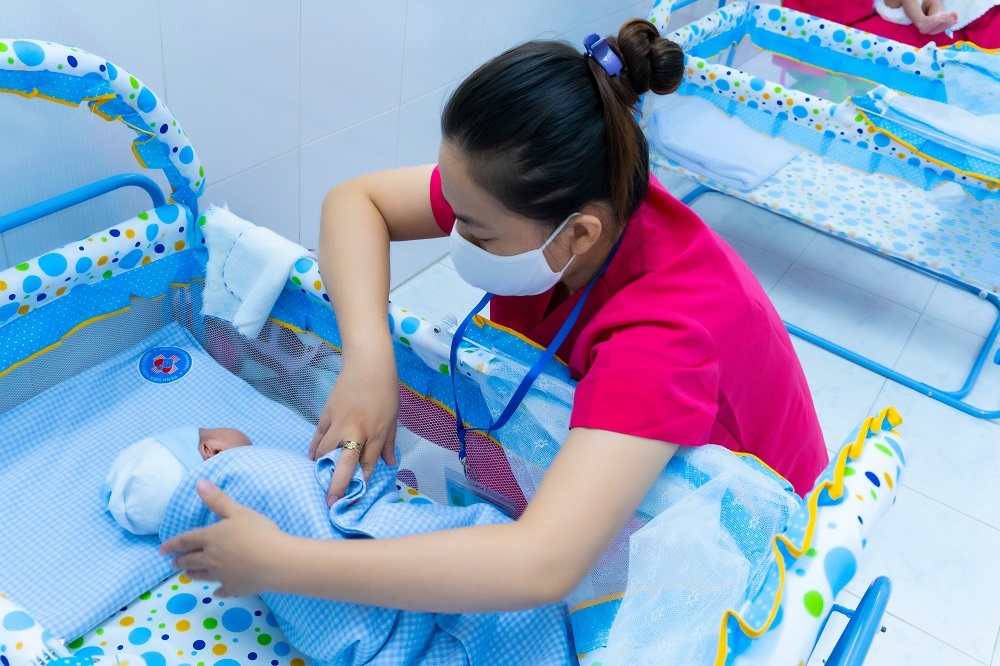 Chuyện xúc động nơi những bé sơ sinh phải xa mẹ vì COVID-19