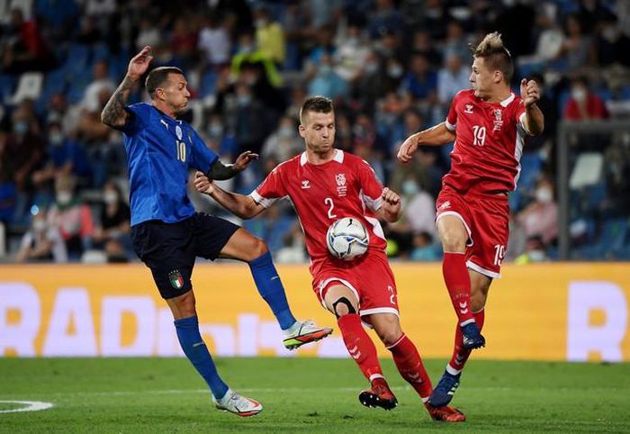 Ý, Đức thị uy sức mạnh, Tây Ban Nha chật vật tại 'đất dữ' Kosovo