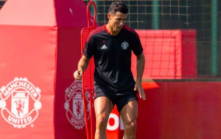Ronaldo đá chính MU vs Newcastle, PSG tung chiêu gia hạn Mbappe