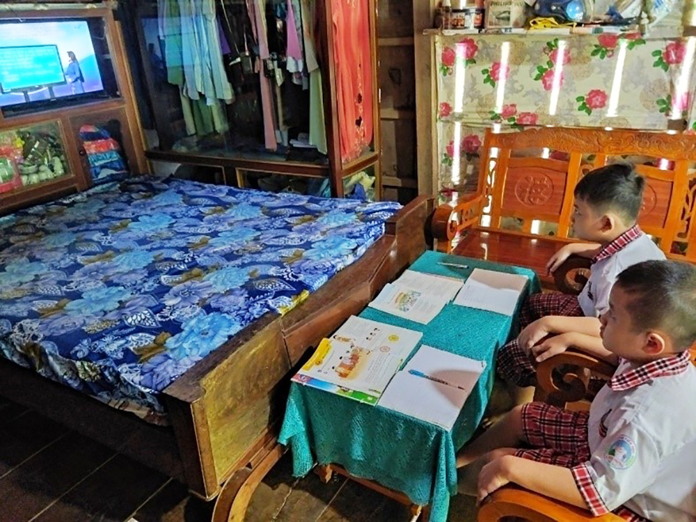 Vất vả… học trực tuyến