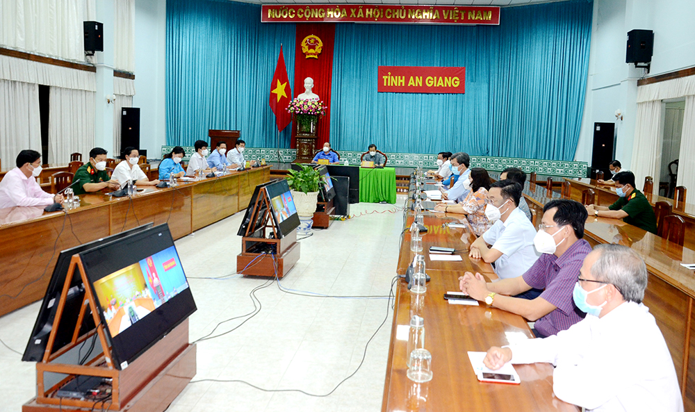 Thủ tướng Chính phủ Phạm Minh Chính chủ trì lễ phát động trực tuyến toàn quốc chương trình "Sóng và máy tính cho em”