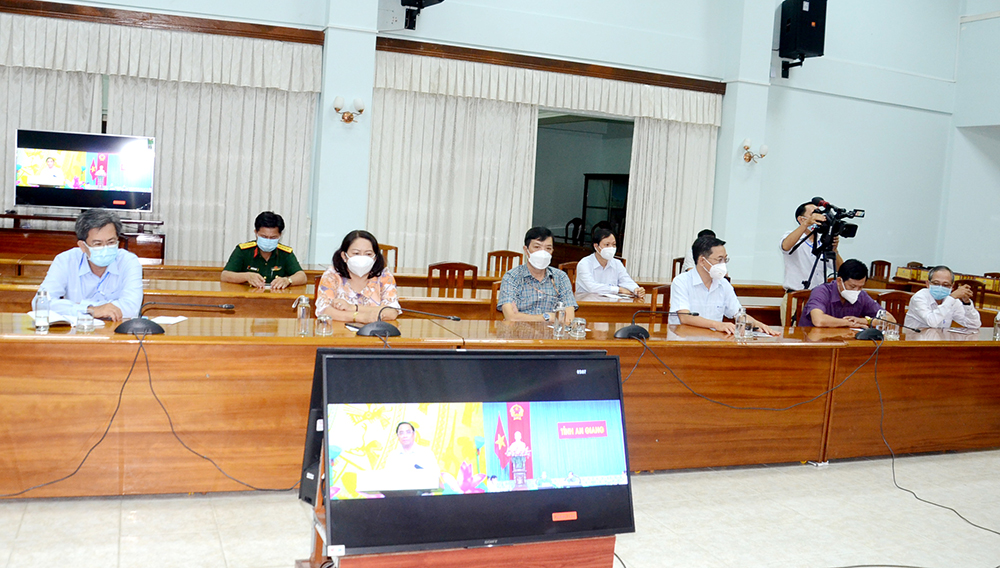 Thủ tướng Chính phủ Phạm Minh Chính chủ trì lễ phát động trực tuyến toàn quốc chương trình "Sóng và máy tính cho em”