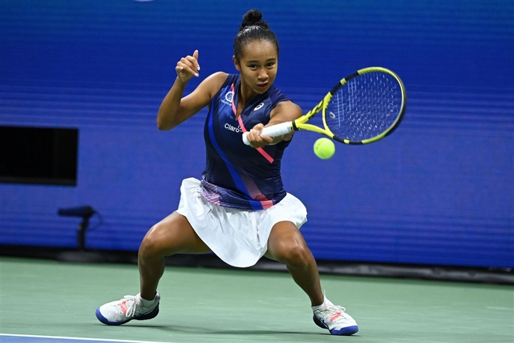 Tay vợt 18 tuổi vô địch US Open, lập kỳ tích lịch sử