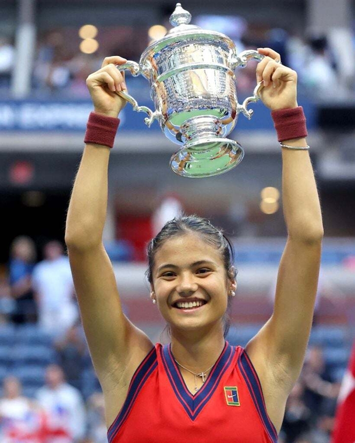 Tay vợt 18 tuổi vô địch US Open, lập kỳ tích lịch sử