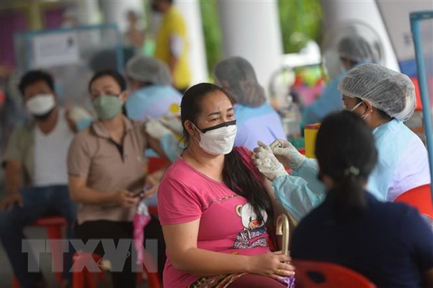 Các nước đẩy mạnh tiêm chủng để có cuộc sống "bình thường mới"