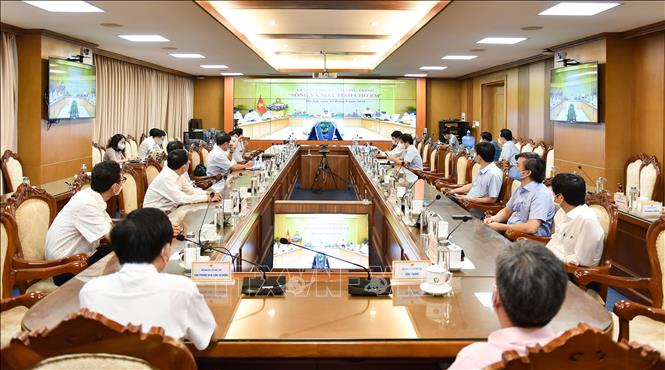 Thủ tướng phát động Chương trình 'Sóng và máy tính cho em'