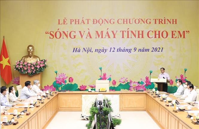 Thủ tướng phát động Chương trình 'Sóng và máy tính cho em'
