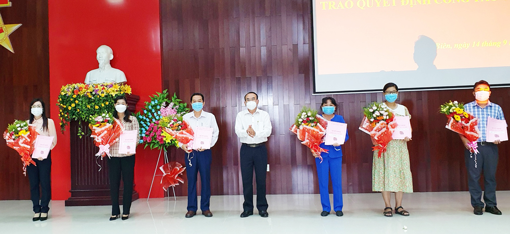 Tịnh Biên điều động, luân chuyển 17 cán bộ thuộc diện Ban Thường vụ Huyện ủy quản lý