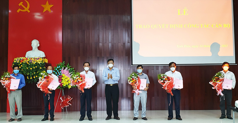 Tịnh Biên điều động, luân chuyển 17 cán bộ thuộc diện Ban Thường vụ Huyện ủy quản lý
