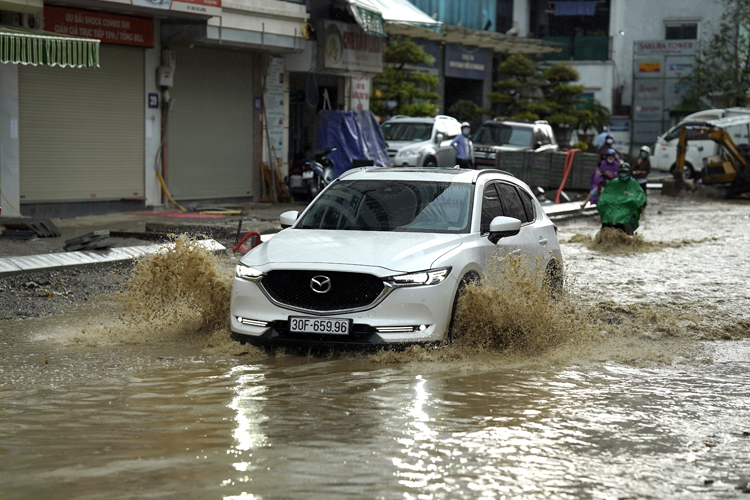 Thời tiết ngày 14-9: Trung Bộ mưa lớn , Bắc Bộ, Tây Nguyên và Nam Bộ có lốc, sét, mưa đá