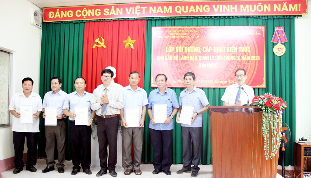 Chuyển biến rõ nét trong công tác xây dựng, chỉnh đốn Đảng ở An Giang - Kỳ 3: Đào tạo, quy hoạch cán bộ lãnh đạo
