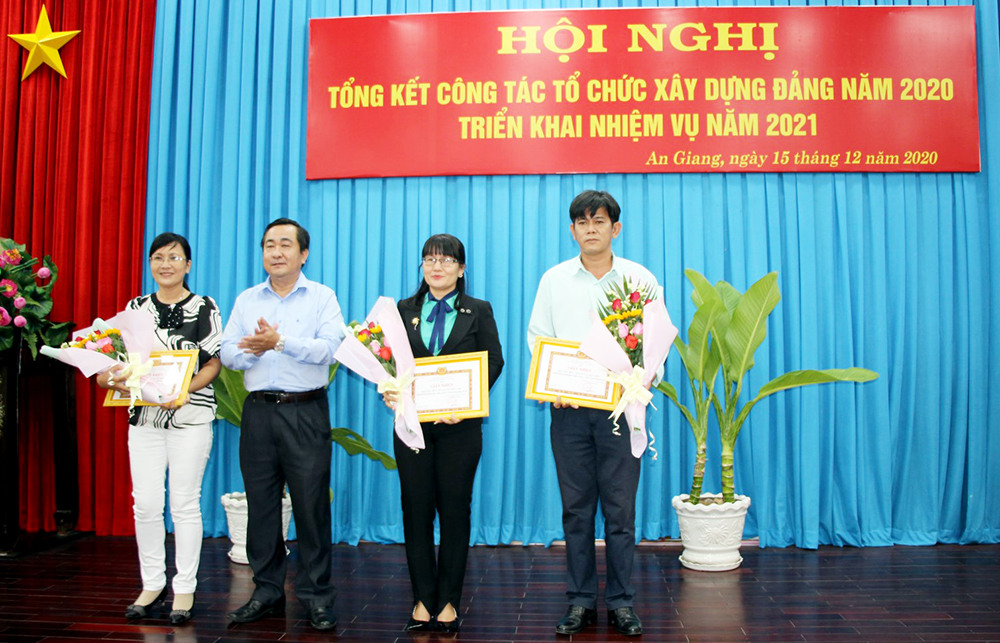 Chuyển biến rõ nét trong công tác xây dựng, chỉnh đốn Đảng ở An Giang - Kỳ 2: Đẩy lùi suy thoái trong Đảng