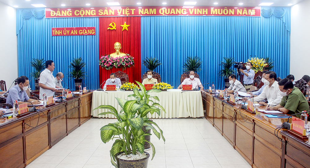 Thường trực Tỉnh ủy An Giang làm việc về kế hoạch đón công dân của tỉnh về địa phương