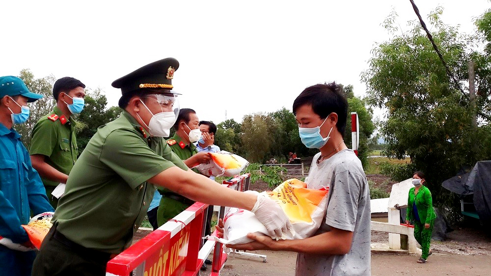 Công an An Giang và hành trình san sẻ yêu thương