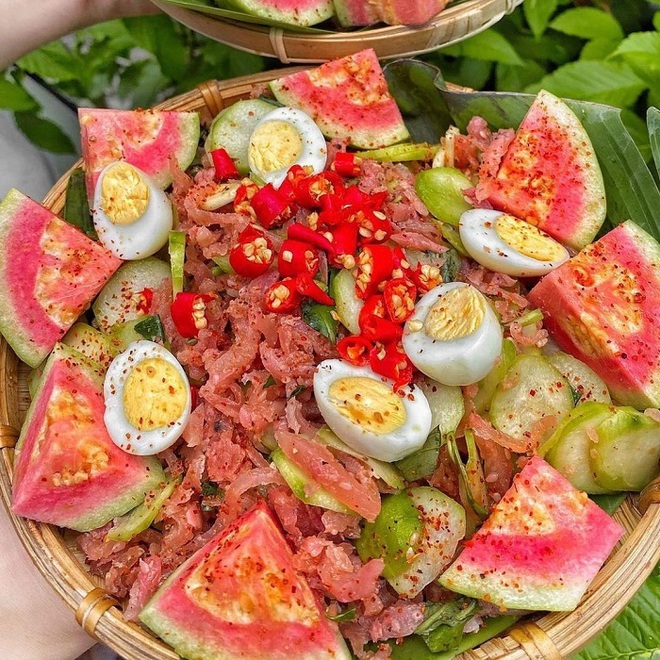 Món ăn "rẻ bèo" gốc miền Trung được cải biến "làm mưa làm gió" ở Sài Gòn