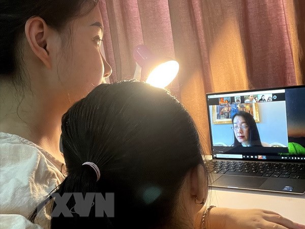 Giáo viên tăng cường phối hợp với phụ huynh trong học trực tuyến