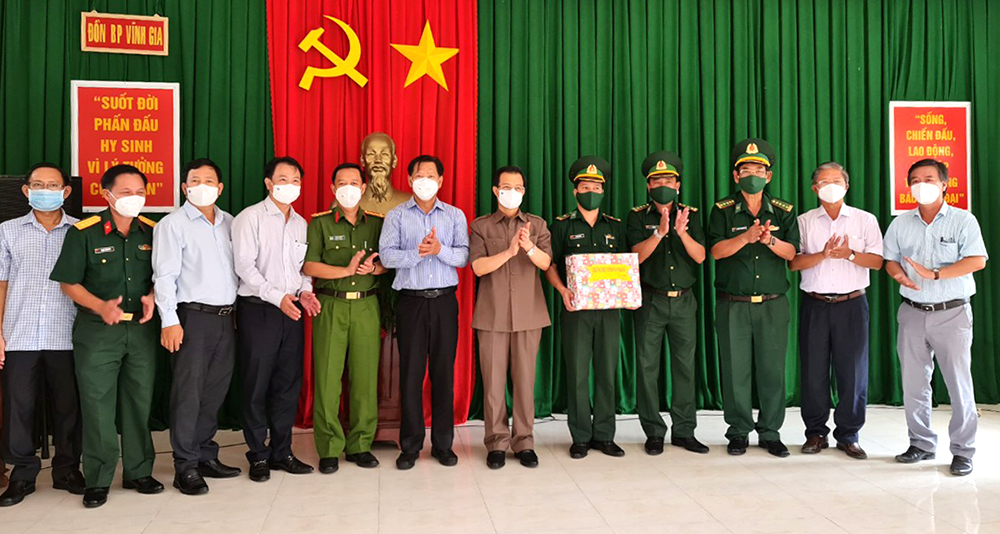 Bí thư Tỉnh ủy An Giang Lê Hồng Quang kiểm tra công tác phòng, chống dịch bệnh COVID-19 ở huyện Tri Tôn