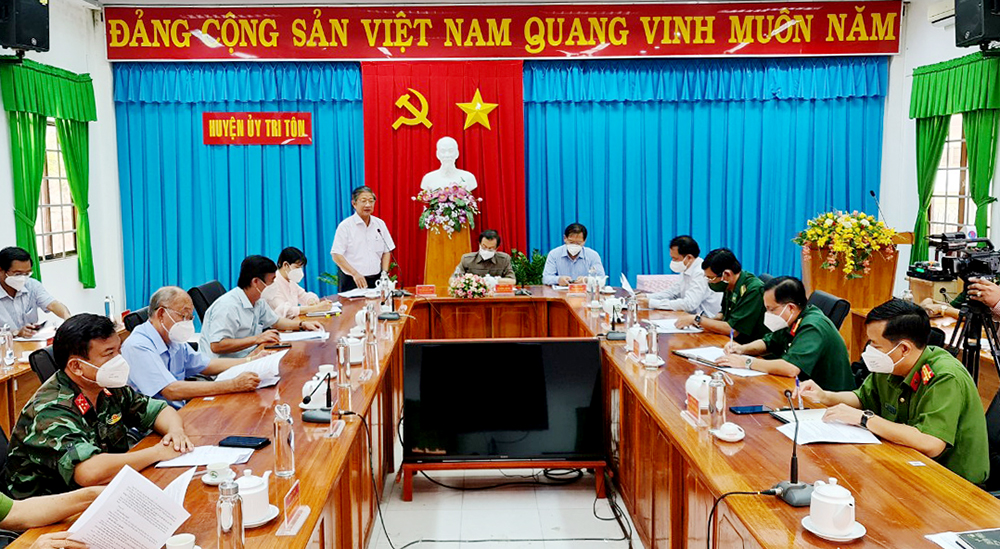 Bí thư Tỉnh ủy An Giang Lê Hồng Quang kiểm tra công tác phòng, chống dịch bệnh COVID-19 ở huyện Tri Tôn