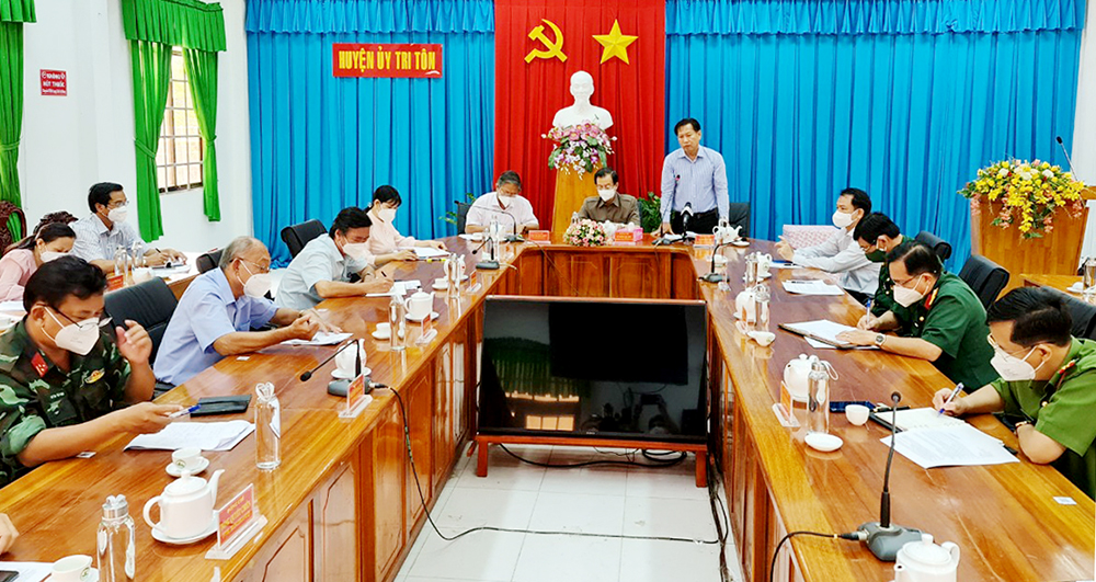 Bí thư Tỉnh ủy An Giang Lê Hồng Quang kiểm tra công tác phòng, chống dịch bệnh COVID-19 ở huyện Tri Tôn