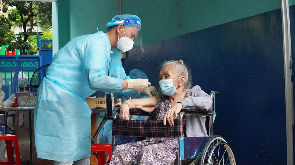 92% người trên 18 tuổi tại TP.HCM đã tiêm mũi 1 vắc xin COVID-19