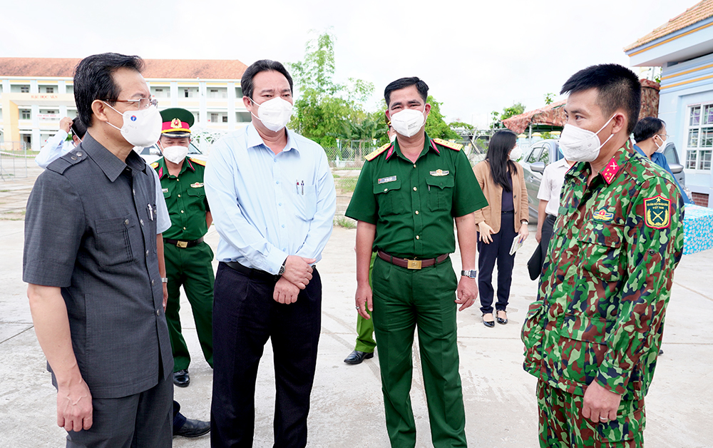 Bí thư Tỉnh ủy An Giang Lê Hồng Quang kiểm tra công tác phòng, chống dịch bệnh COVID-19 ở huyện Châu Thành