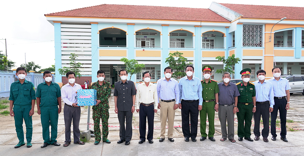 Bí thư Tỉnh ủy An Giang Lê Hồng Quang kiểm tra công tác phòng, chống dịch bệnh COVID-19 ở huyện Châu Thành