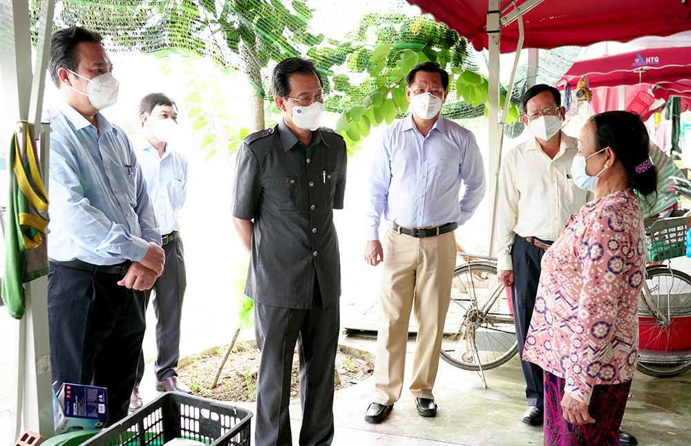 Bí thư Tỉnh ủy An Giang Lê Hồng Quang kiểm tra công tác phòng, chống dịch bệnh COVID-19 ở huyện Châu Thành