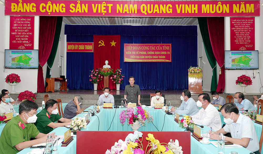 Bí thư Tỉnh ủy An Giang Lê Hồng Quang kiểm tra công tác phòng, chống dịch bệnh COVID-19 ở huyện Châu Thành