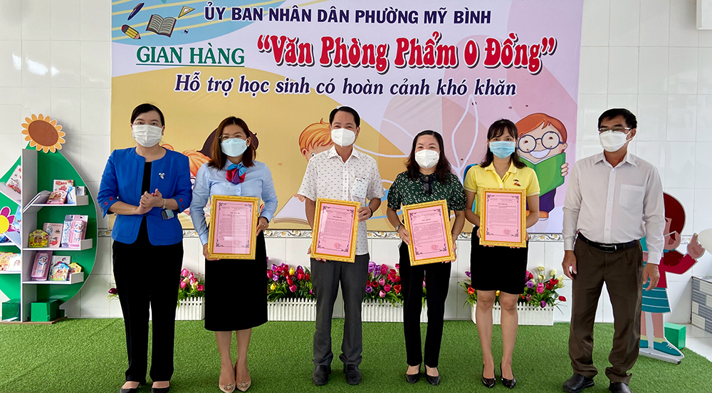 Phường Mỹ Bình ra mắt “Gian hàng văn phòng phẩm 0 đồng”