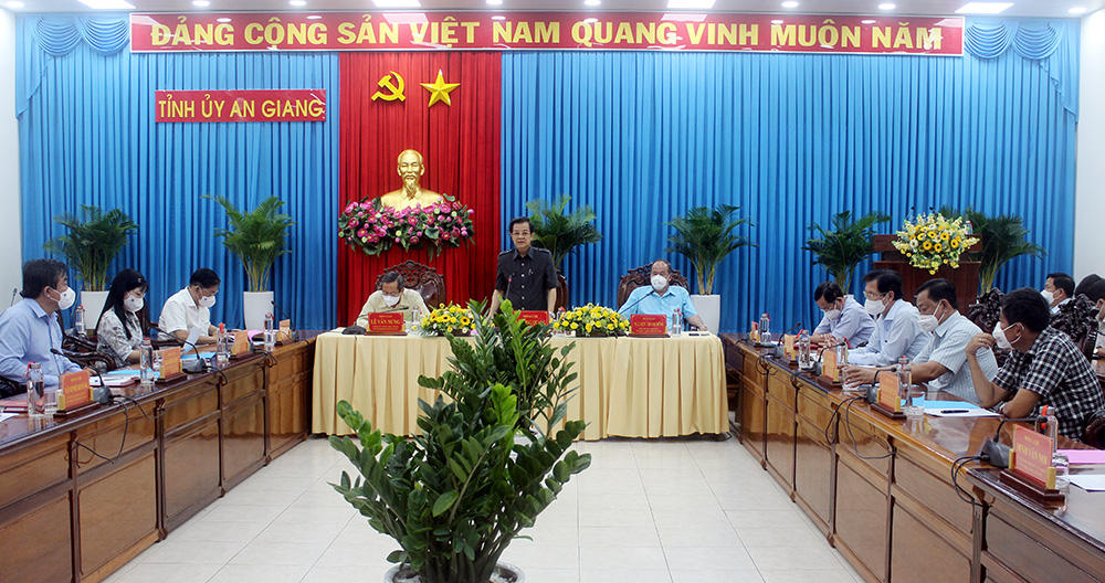 Thường trực Tỉnh ủy An Giang họp bàn các giải pháp phòng, chống dịch COVID-19 trên địa bàn tỉnh