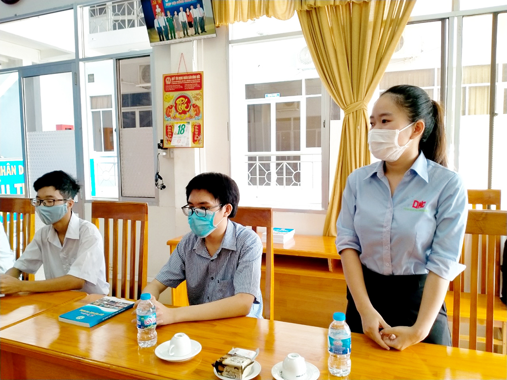 Ban Điều hành Quỹ Tiếp sức tài năng An Giang trao chi phí học tập cho sinh viên có hoàn cảnh đặc biệt khó khăn, học giỏi