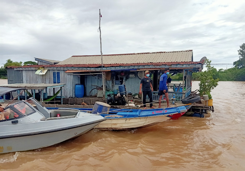An Phú di dời người dân sống ở làng bè xã Khánh An để phòng, chống dịch COVID-19