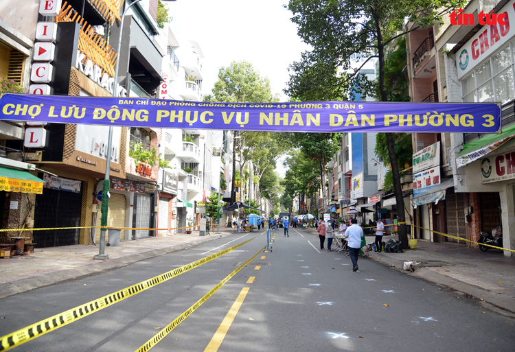 Chợ lưu động đầu tiên áp dụng ‘Thẻ xanh COVID-19’ ở Thành phố Hồ Chí Minh